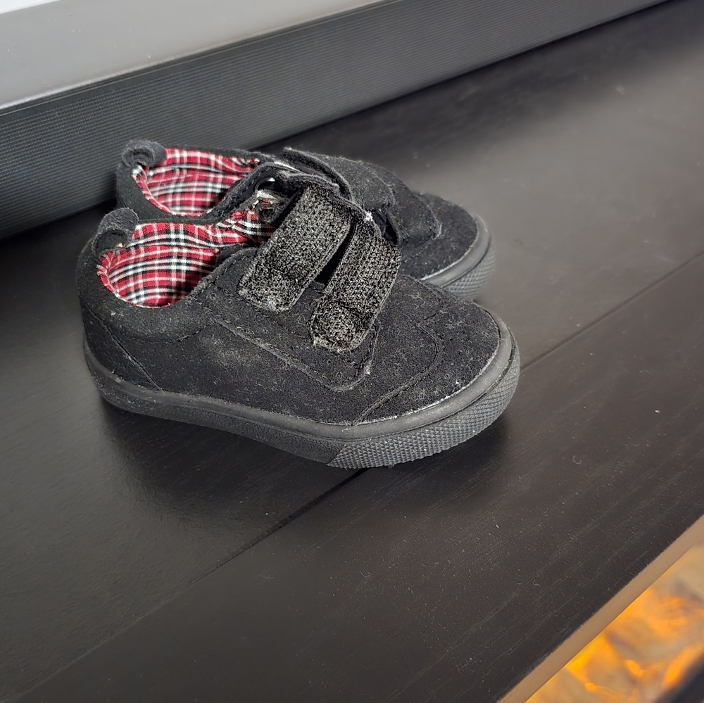 Black toddler velcro sneakers